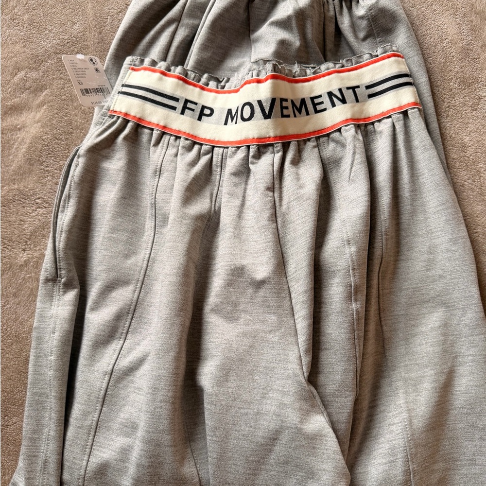 NWT Free People Movement Jumpstart Joggers in Heather grey - Picture 4 of 14